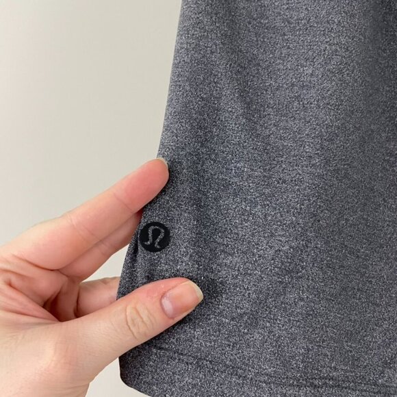 Lululemon On The Fly Shorts in Heathered Black Luxtreme Size 4 - Picture 3 of 5